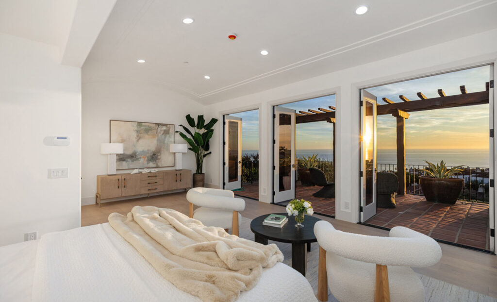 14-Gondoliers-Master-Bedroom-view